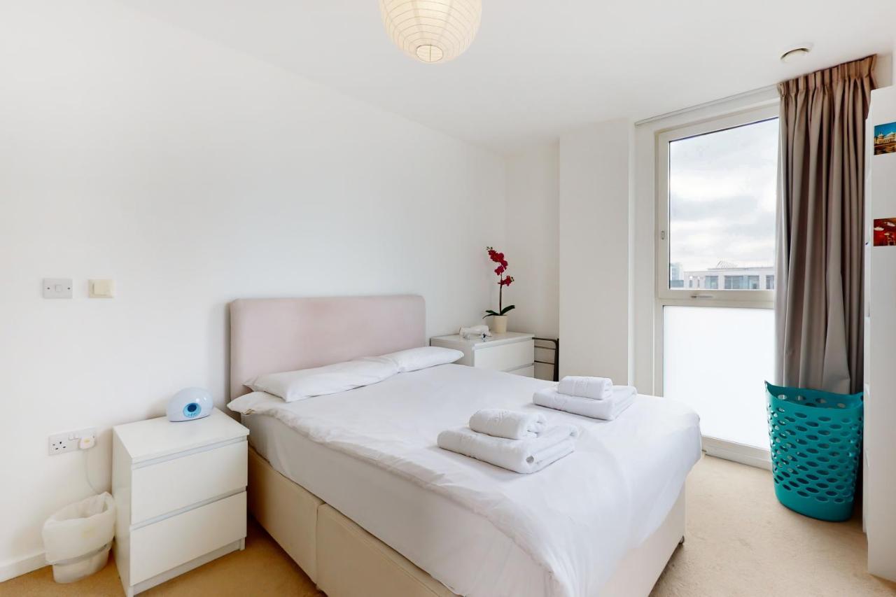 Lovely 2 Bedroom Flat With Balcony In Stratford London Exterior photo